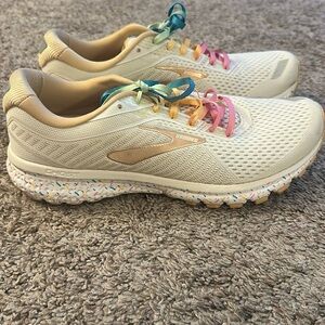 Brooks Ghost 12 Vanilla Sprinkles Shoes